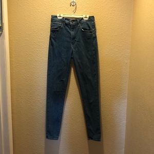 Levi’s skinny blue jeans. Size 28
